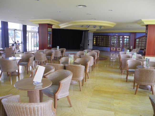 Barbereich mit Bühne - Grupotel Santa Eularia & Spa - Santa Eulària des Riu Barbereich mit Bühne