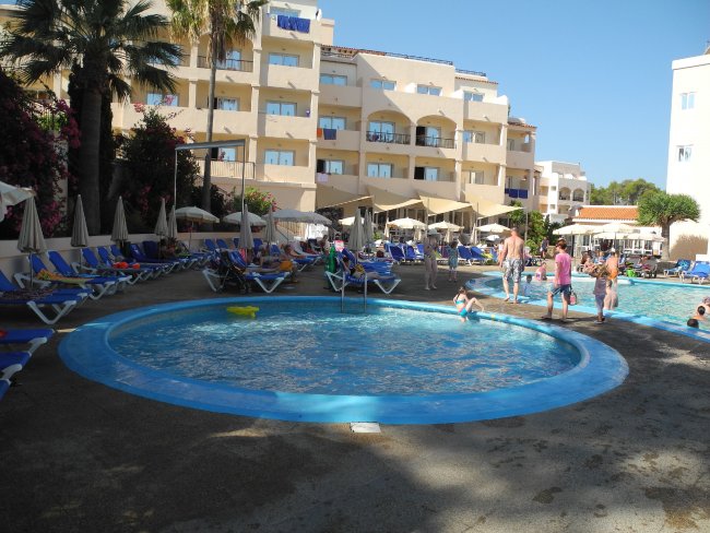 Kinderpool - Hotel Invisa Club Cala Blanca - Playa Figueral Kinderpool