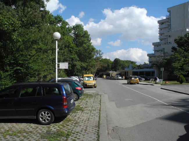 Straße vor dem Hotel - Hotel Borjana - Albena Straße vor dem Hotel