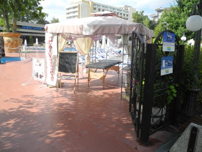 Massagezelt am Pool - Hotel LTI Flora Park - Sonnenstrand Massagezelt am Pool