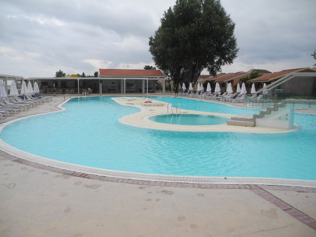 Blick über den Pool mit Whirlpool - Hotel Mayor Capo di Corfu - Lefkimi Blick über den Pool mit Whirlpool