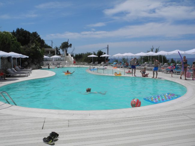 Blick über den Pool - Hotel Mayor Pelekas Monastery - Pelekas Blick über den Pool