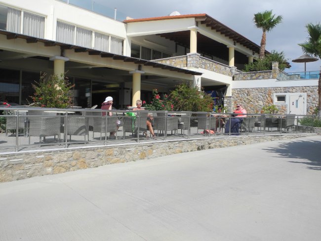 Sitzbereich des Restaurants - Hotel Kouros Palace - Mastichari Sitzbereich des Restaurants