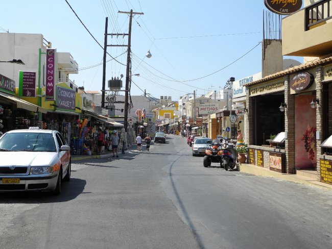 Straße am Hotel - Sentido Anthoussa Resort & Spa - Stalis Straße am Hotel