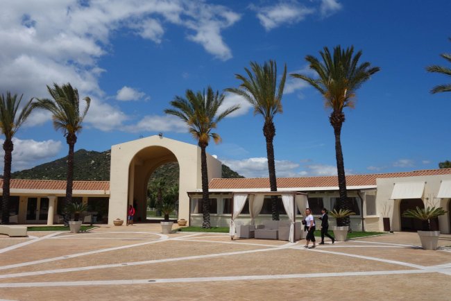 Großer Platz - Hotel Eden Village Spiagge San Pietro - Costa Rei Großer Platz