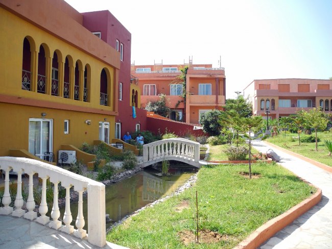 Bach in der Hotelanlage - Hotel Orpheas Resort - Georgioupolis Bach in der Hotelanlage