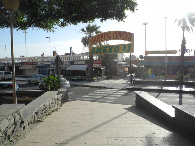 Shopping-Center vor dem Hotel - IFA Dunamar Hotel - Playa del Inglés Shopping-Center vor dem Hotel