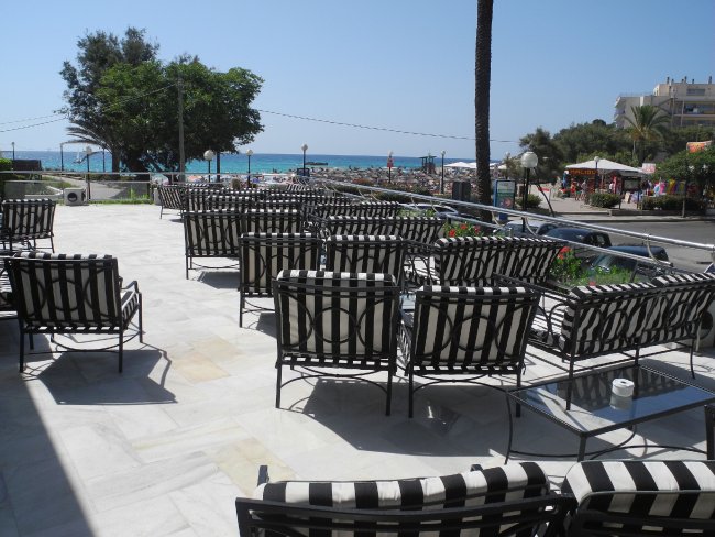Terrasse mit Meerblick - Hotel Serrano Palace - Cala Ratjada Terrasse mit Meerblick