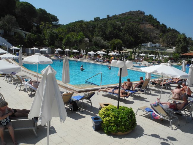 Blick über die Poollandschaft - Olympic Palace Resort Hotel & Convention Cente - Ixia Trianta Blick über die Poollandschaft