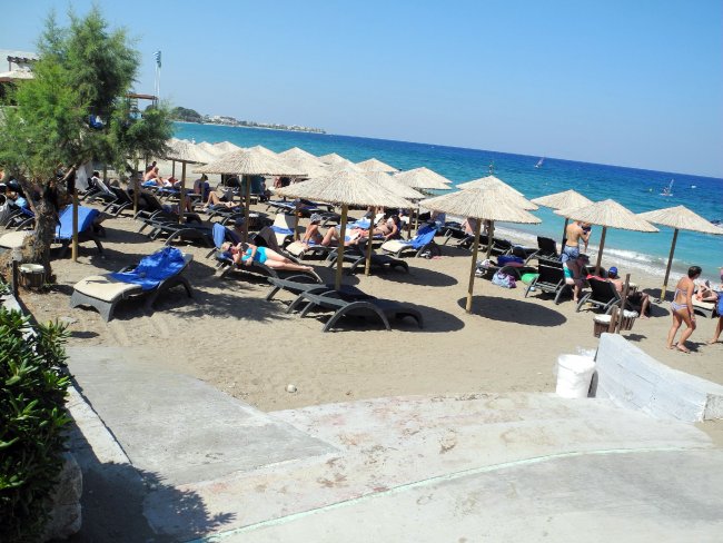 Strandabschnitt vor dem Hotel - Olympic Palace Resort Hotel & Convention Cente - Ixia Trianta Strandabschnitt vor dem Hotel