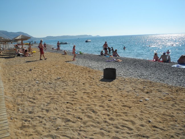 Aufgeschütteter gelber Sand - Hotel Labranda Kiotari Bay - Kiotari Aufgeschütteter gelber Sand