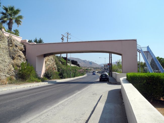 Brücke über die Straße - Hotel Mitsis Rhodos Village & Bungalow - Kiotari Brücke über die Straße