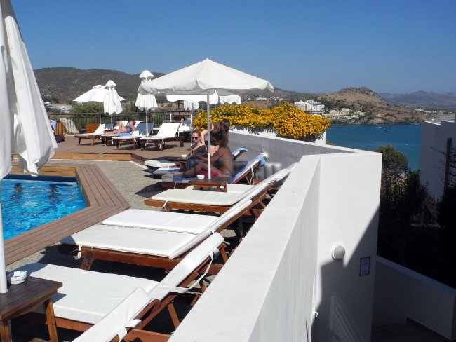 Hauptbecken mit Ausblick - Hotel Lindos Mare - Lindos Hauptbecken mit Ausblick