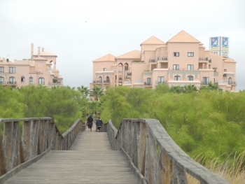 Holzbrücke über den Dünen