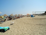 Beachvolleyballfeld vor dem Hotel